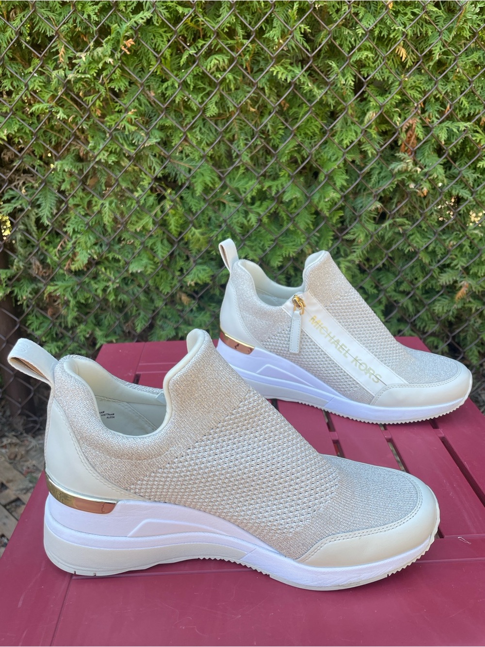 ✨✨MICHAE KORS Glitter Knit Sneakers Size ✨✨ - Picture 4 of 9